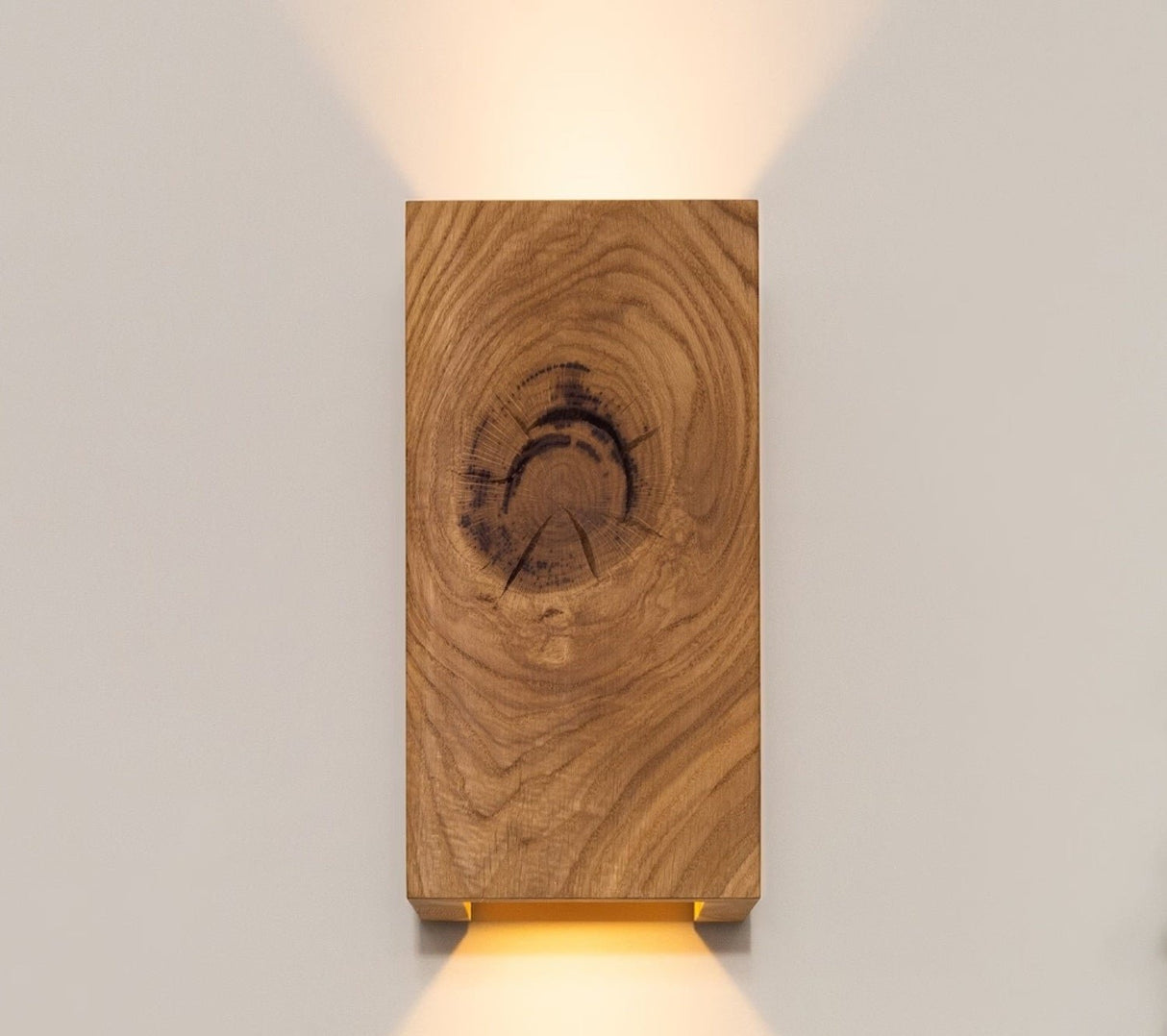 NordicGlow – Rustik Trä Vägglampa med LED Belysning för Vardagsrum och Sovrum Carvallo