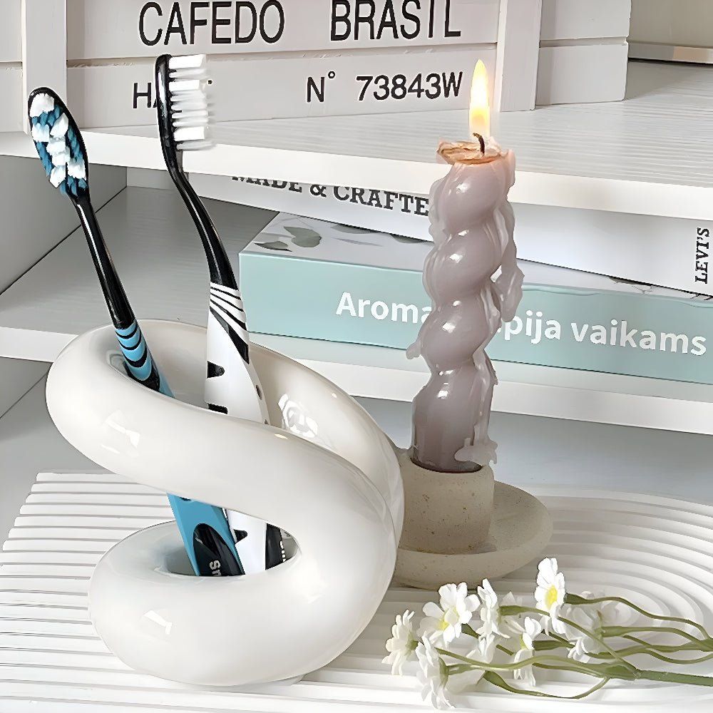 Nordic Knot Ceramic Holder Carvallo