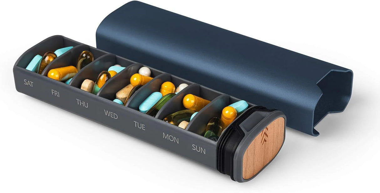7-Dagars Pillerbox - Stilren Aluminium & Trä Pillerorganisator för Vitaminer & Medicin Carvallo