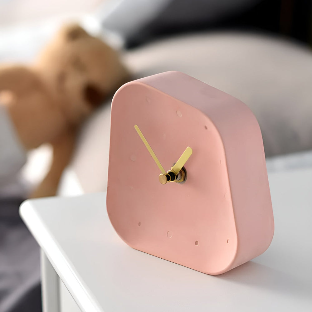 Minimalistisk skrivbordsklocka i betong – modern analog klocka MILA Sverige