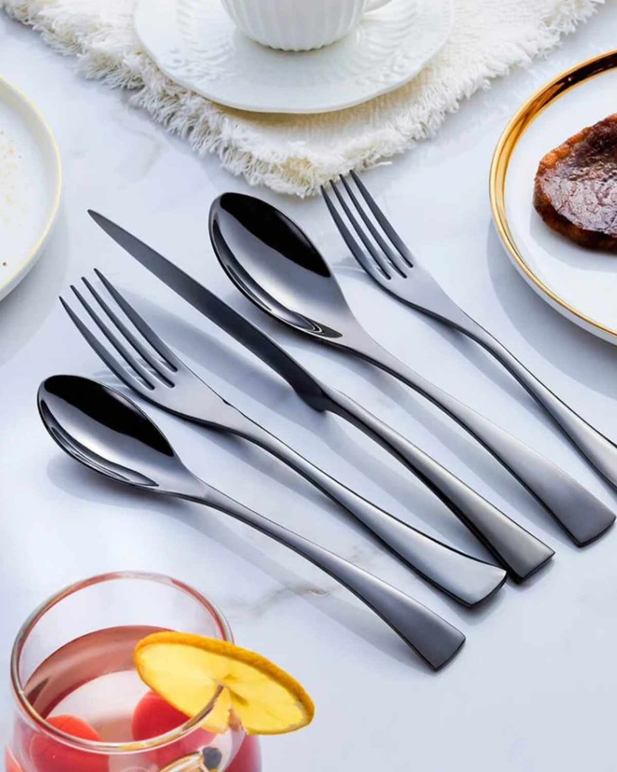 Élan Luxe – Fint Bestickeset med Tidlös Elegans för en Stilig Dukning Carvallo