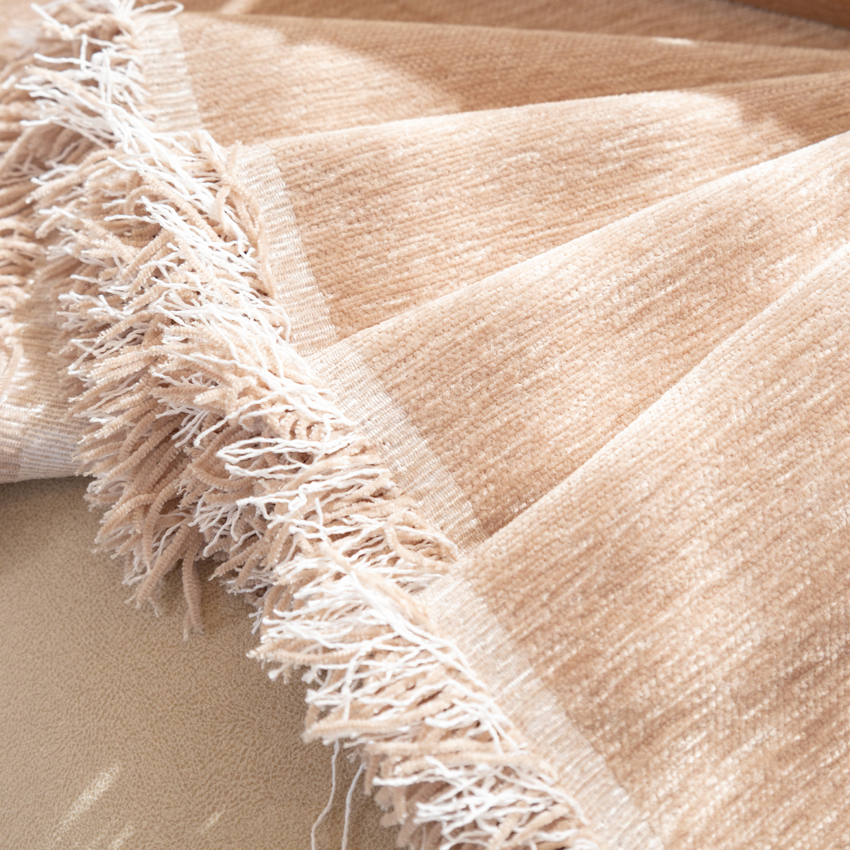 Slät Mocha Sofföverdrag - Modernt, Stilrent & Hållbart Soffskydd Carvallo