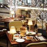 Carvallo – Sladdlös Bordslampa med Fin Tygskärm och LED-belysning Carvallo