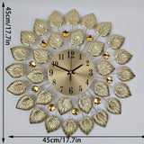 Modern Tyst Väggklocka med Guldbladdesign – Metall, Rund Klocka, AA Batteri, Tyst för Vardagsrum och Matrum Carvallo