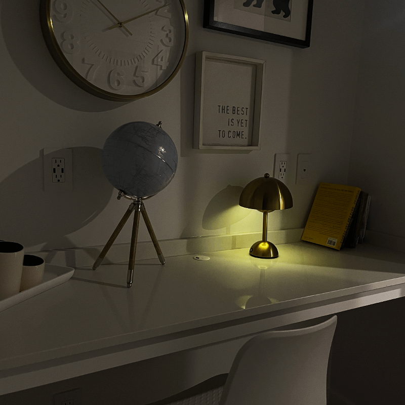 Multifärgad LED Touch Lampa med Justerbar Ljusstyrka Carvallo