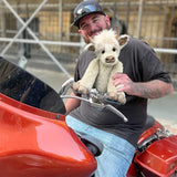 Highland Cow Ornament med Blomkrans Carvallo