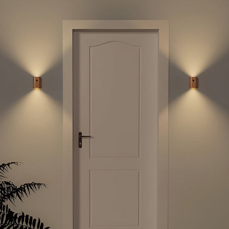 LED vägglampa i trä – Med rörelsesensor & USB | För hall & trappa Carvallo
