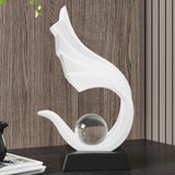 Orbelle – Konstnärlig abstrakt skulptur med kristallklar kula och elegant form Carvallo