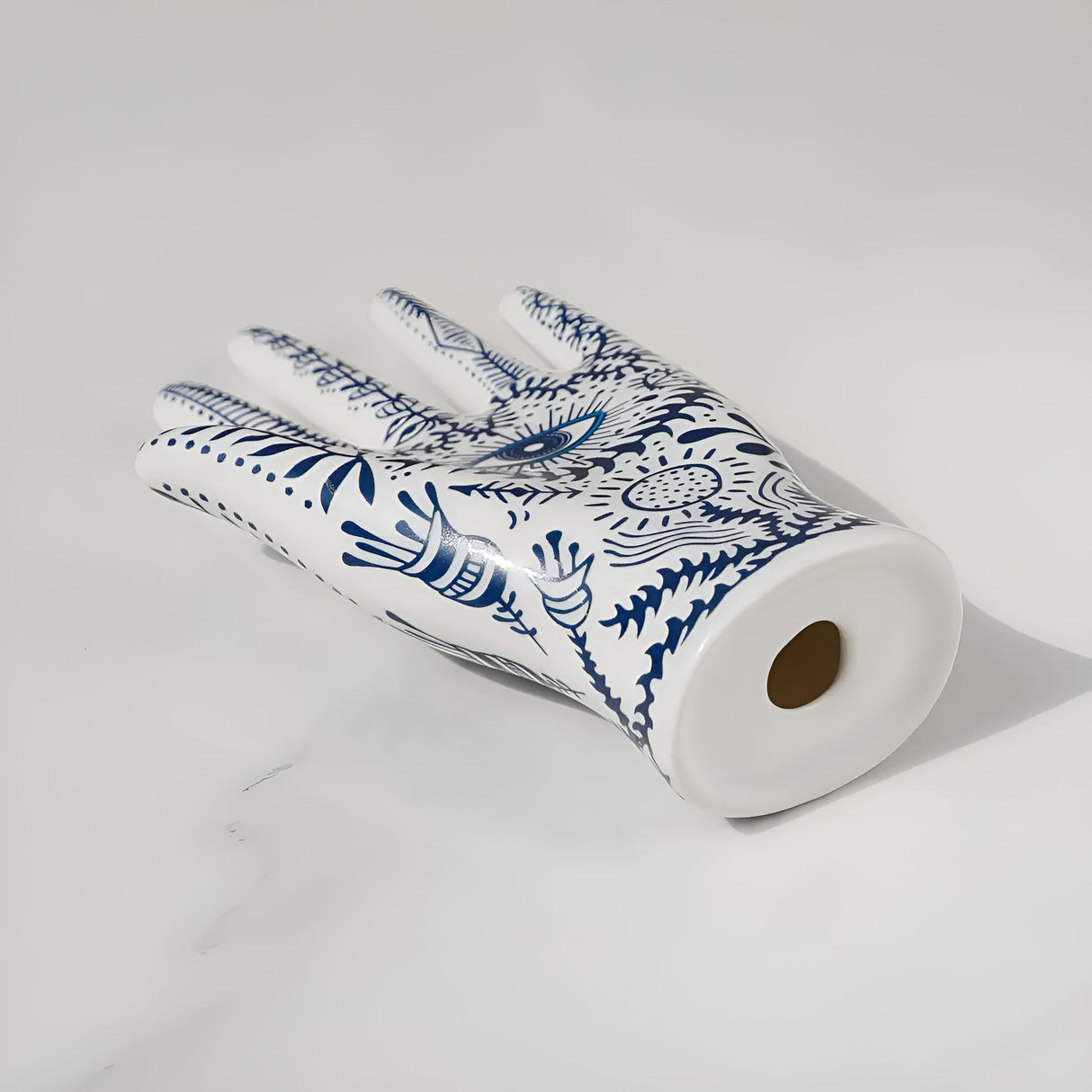 Elegant smyckeshållare för handskulptur – elegant och praktiskt utställningsställ MILA Sverige