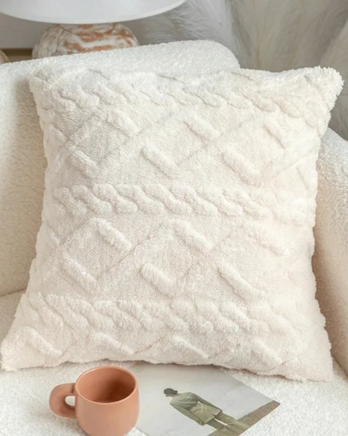 Carvallo – Lyxig Reliefkudde med subtil geometrisk design för en stilren interiör Carvallo