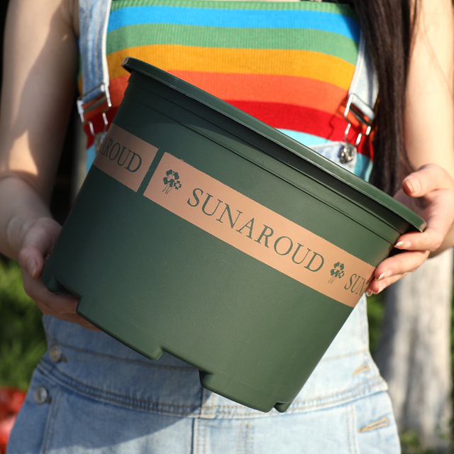 Robust planter av plast – Väderbeständig blomkruka för trädgård och balkong Carvallo