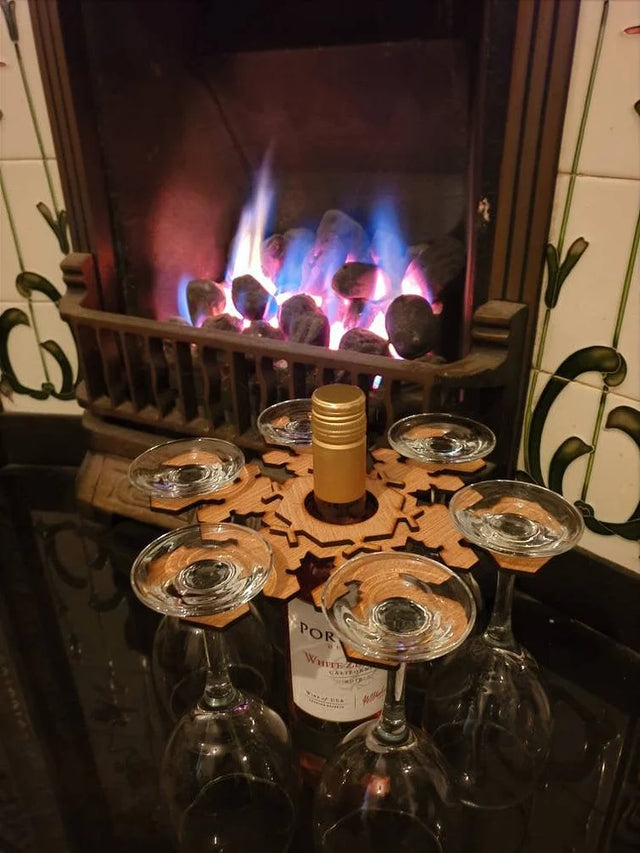 Carvallo - charmigt vinrack i snöflingedesign Carvallo