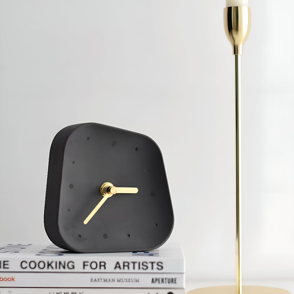 Minimalistisk skrivbordsklocka i betong – modern analog klocka MILA Sverige