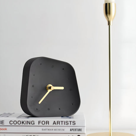 Minimalistisk skrivbordsklocka i betong – modern analog klocka MILA Sverige