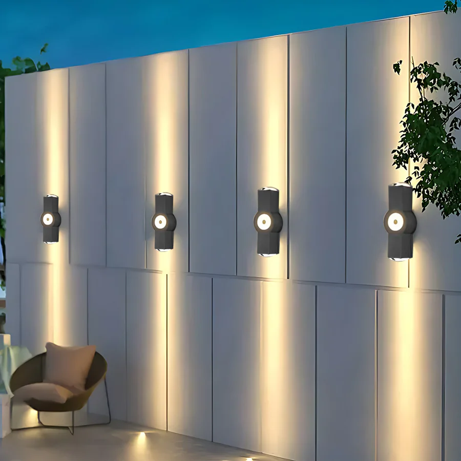 Väderbeständig Cross-Form Utomhusvägglampa med Mjukt Vitt LED-ljus Carvallo
