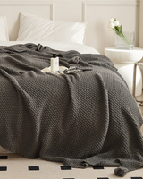 Carvallo Maison – Lyxig Stickad Filt med Subtila Fransen detaljer Carvallo