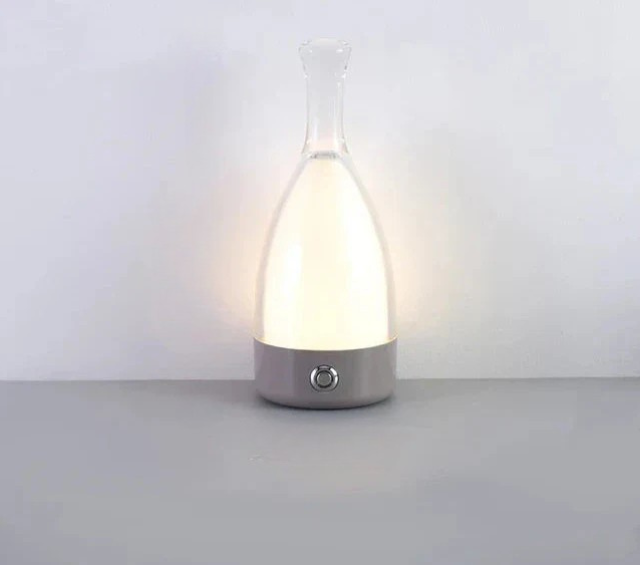 LuxeGlow - Modern Glas Bordslampa med Dimbar LED Belysning Carvallo