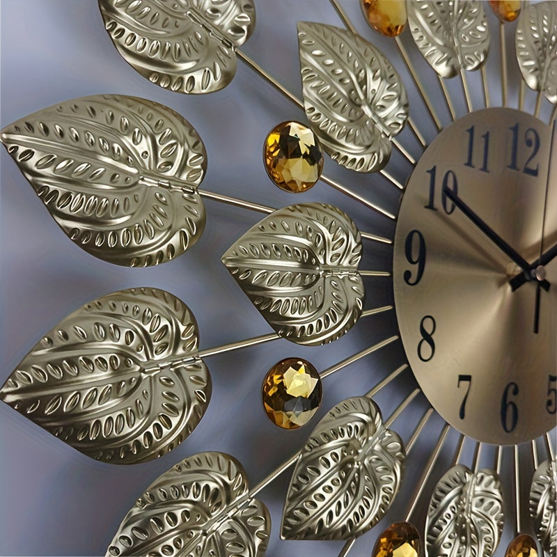 Modern Tyst Väggklocka med Guldbladdesign – Metall, Rund Klocka, AA Batteri, Tyst för Vardagsrum och Matrum Carvallo