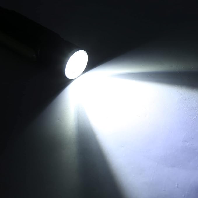 USB Uppladdningsbar Magnetisk Ficklampa – LED Nödbelysning med Magnet och Bärrem Carvallo