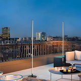 Carvallo – Modern utomhus solcells golvlampa med trådlös laddning för terrasser och trädgårdar Carvallo