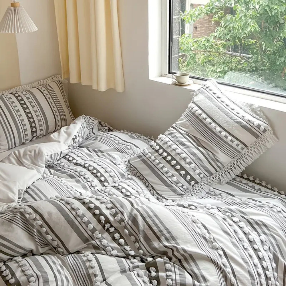Mjukt Randig och Tofs Duvet Set | 3st Carvallo