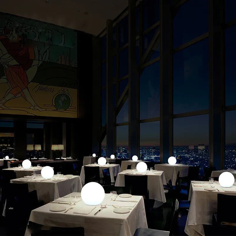 RoyaleGlow Utomhus Globljus - Trådlös, Väderbeständig, 16 Färger LED Sfärljus Carvallo