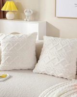 Carvallo – Lyxig Reliefkudde med subtil geometrisk design för en stilren interiör Carvallo