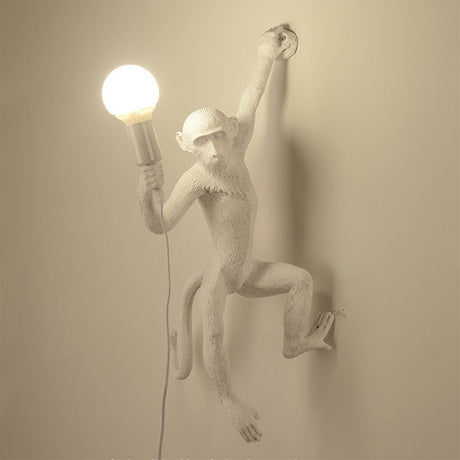 Vägglampa med unik resinapa design Carvallo