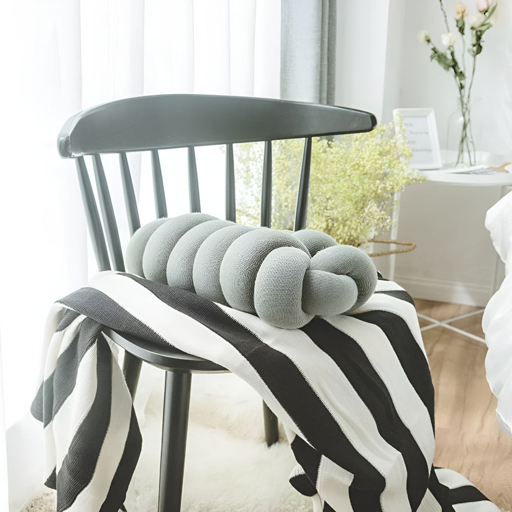 Splendid Ellips Knutna Plysch Kudde Carvallo