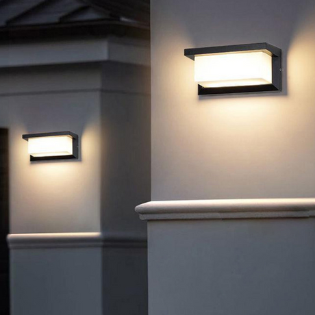 Tvåfärgad modern utomhusvägglampa Carvallo