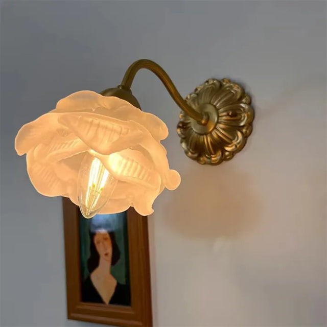 BlossomGlow – Vintage Koppar Blomblad Vägglampa Carvallo