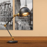 Carvallo - Industriell svingarmbordslampa med justerbar belysning och modern stil Carvallo