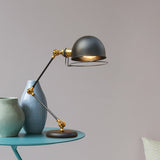 Carvallo - Industriell svingarmbordslampa med justerbar belysning och modern stil Carvallo