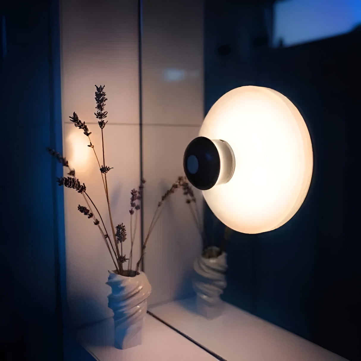 LED-lampa med sugkopp – uppladdningsbar och flexibel | Ideal för hemmabruk och på resande fot Carvallo