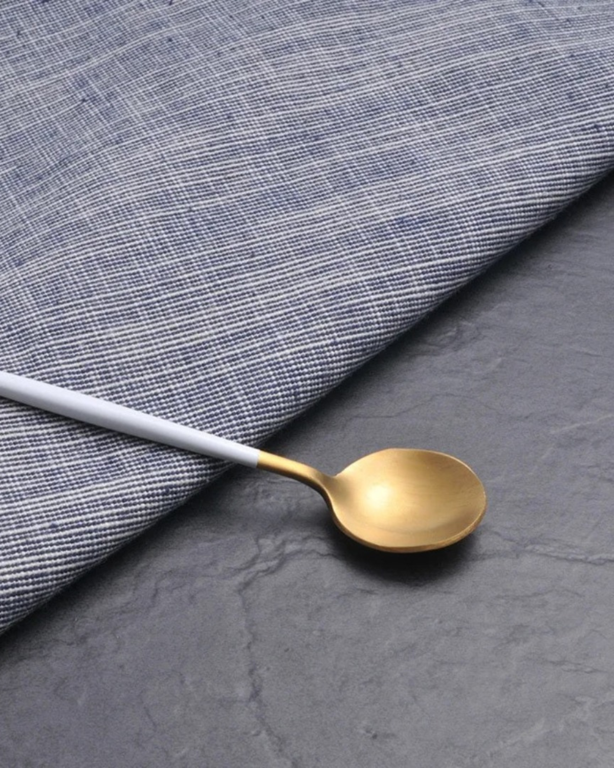 Carvallo Lumine – Lyxigt Bestickset med Guldaccenter och Matt Svarta Handtag Carvallo