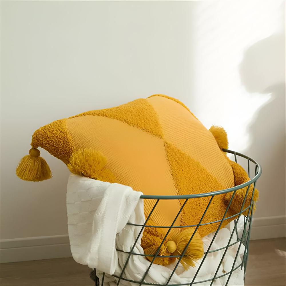 Tassel Touch Kuddar Carvallo