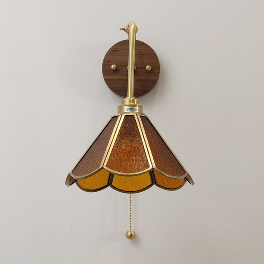 Vägglampa med vintage mässingsglashätta Carvallo