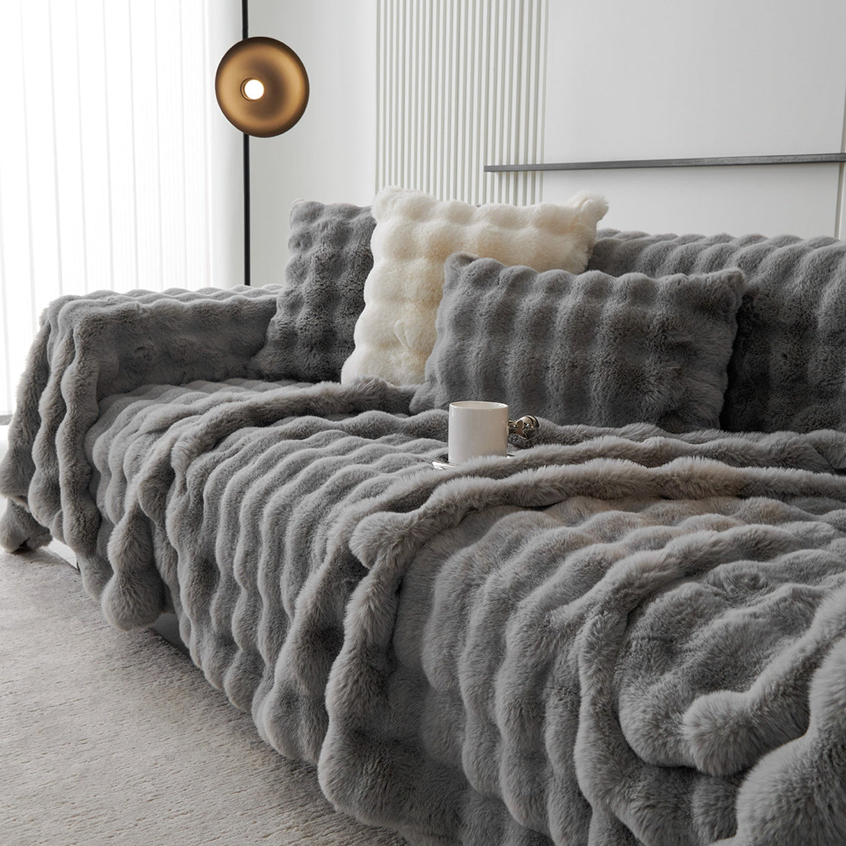 Luxe Ripple Faux Fur Sofföverdrag - Modernt, Stilrent & Hållbart Soffaskydd Carvallo
