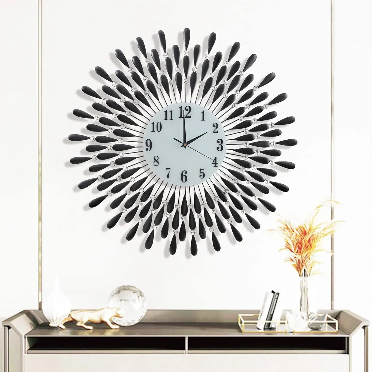 RayBloom – Elegant väggklocka med strålande form och ljudlös urverk Carvallo