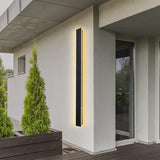 Industriell utomhus LED-vägglampa | 11,8–47,2 x 2 tum | Svart akryl lång armatur | IP65 vattentät utomhusbelysning | Brick by Brick Carvallo