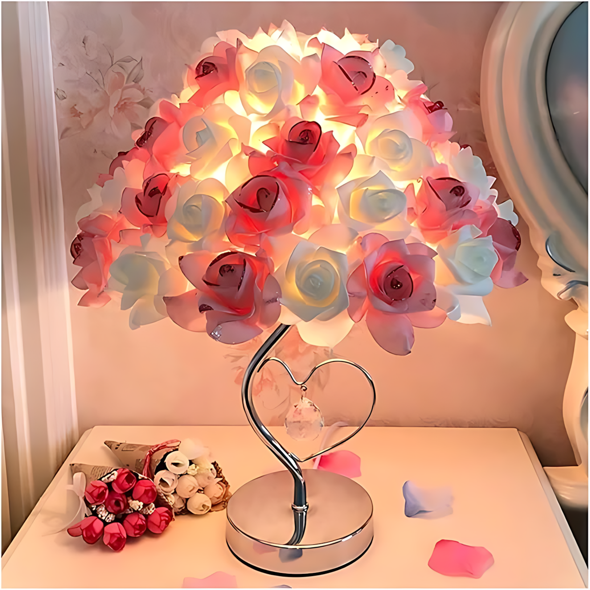 RoseGlow – Dekorativ lampa med elegant blommönsterdesign och stilren bas för alla rum Carvallo