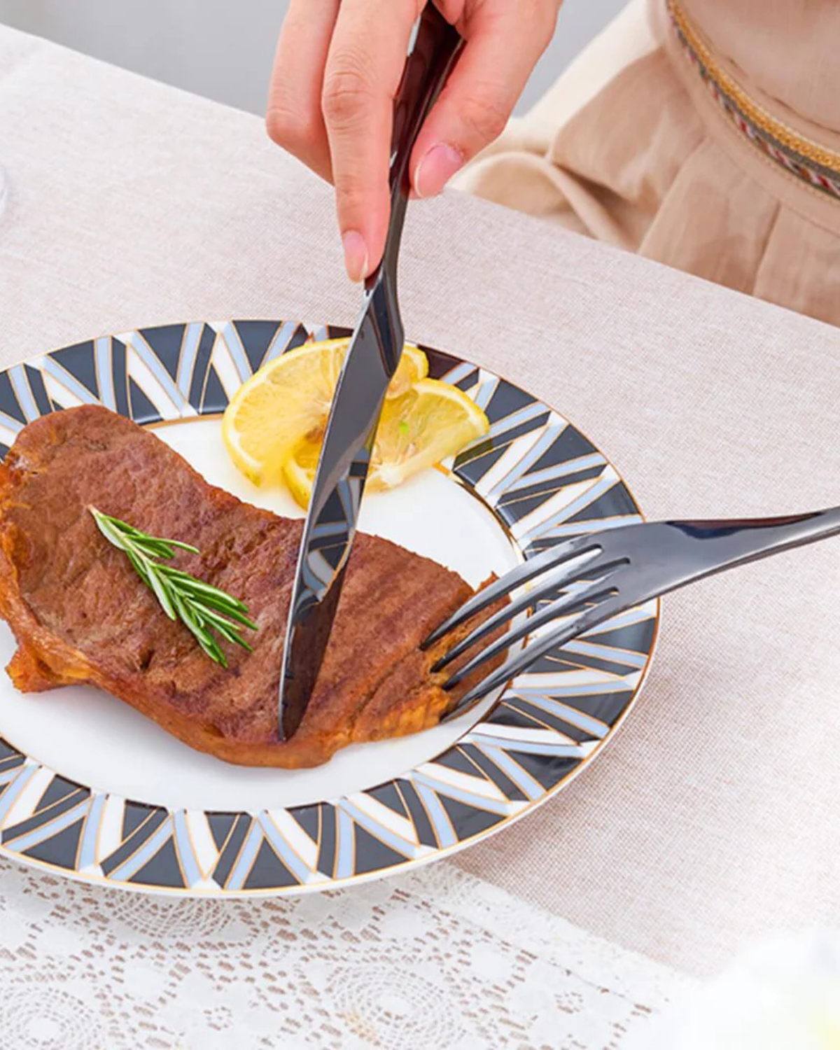 Élan Luxe – Fint Bestickeset med Tidlös Elegans för en Stilig Dukning Carvallo