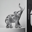 Monokrom spiralelefant – slående konststycke MILA Sverige