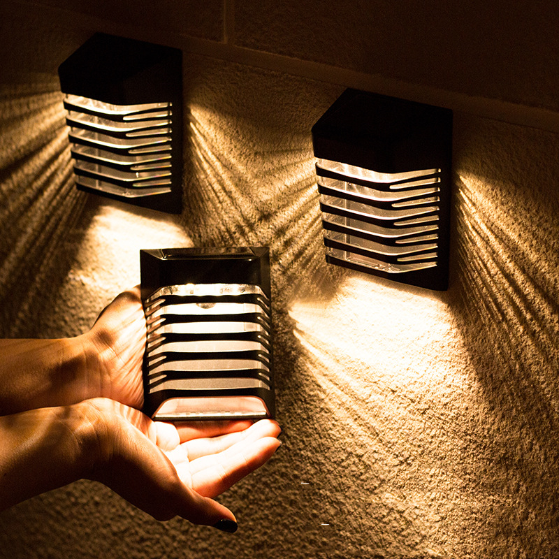 Solar LED Vägglampa för trädgård – Solardriven utomhusbelysning för terrass och trädgård Carvallo