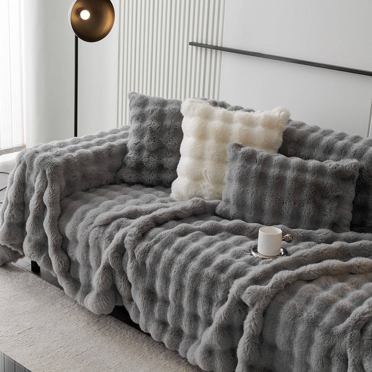 Luxe Ripple Faux Fur Sofföverdrag - Modernt, Stilrent & Hållbart Soffaskydd Carvallo