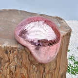 Skulptur av smält silverdiskoboll - Droppdekoration i speglat glas för modern heminredning MILA Sverige