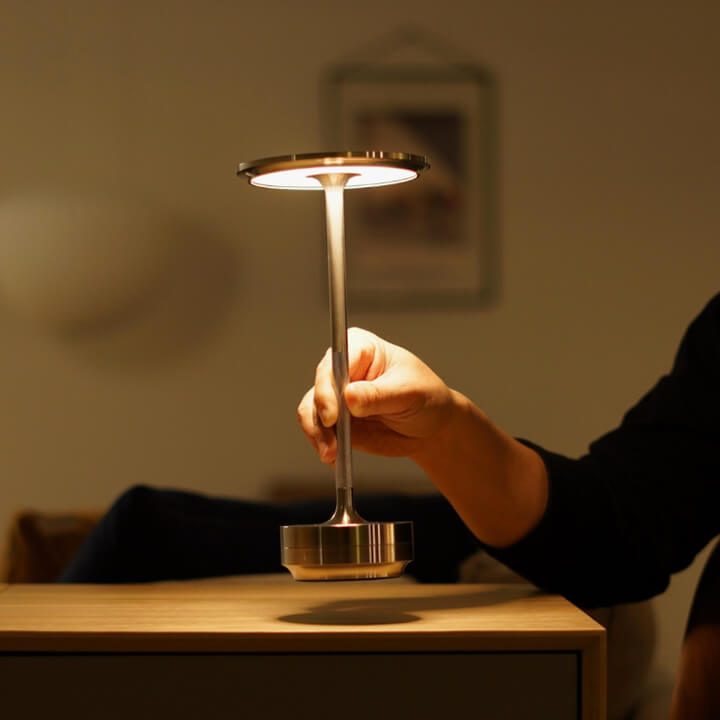 Ambient Metallic Trådlös Bordslampa Carvallo