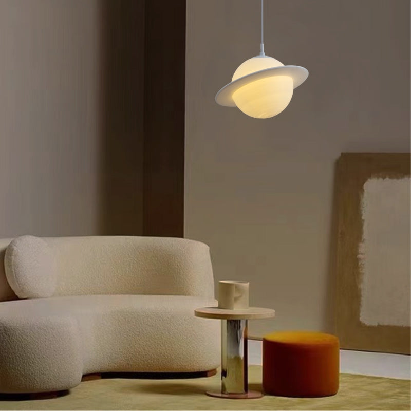 OrbitGlow - Elegant Saturn-inspirerad pendel med justerbar ljusstyrka Carvallo