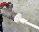 Sprinklersystem – Vattenslang med sprutmunstycken för svalkande uppfriskning i trädgården Carvallo