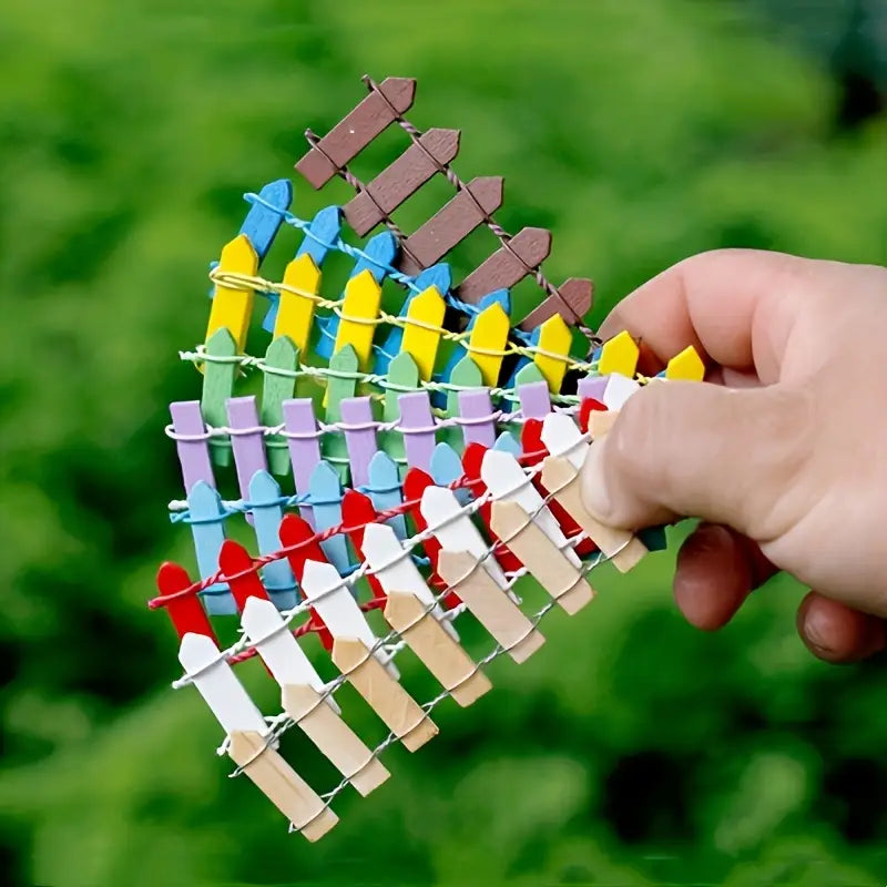 Miniatyr trädgårdsgärde i trä – Färgglad dekoration för feuträdgård och modellbygge Carvallo